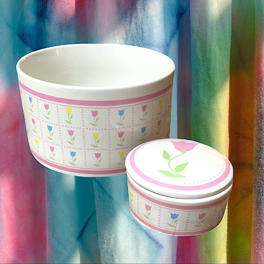 Vintage 1987 FTDA tulip decor